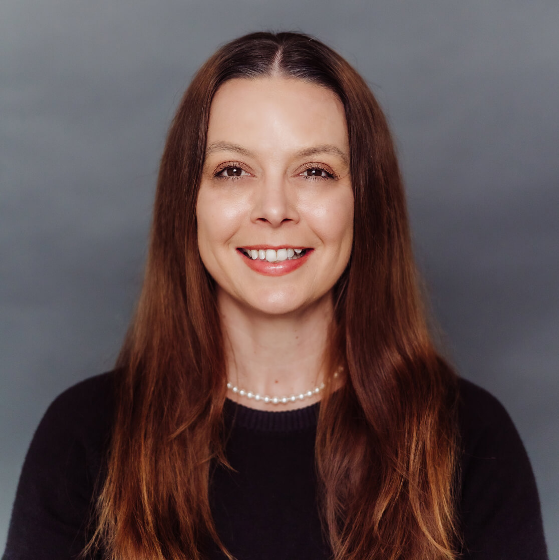 Headshot Ashley Roberts