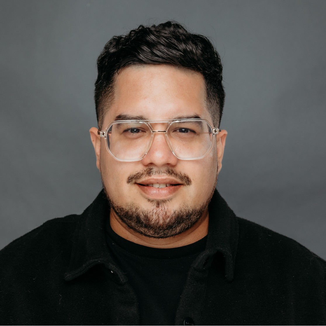 Headshot Alex Guerrero