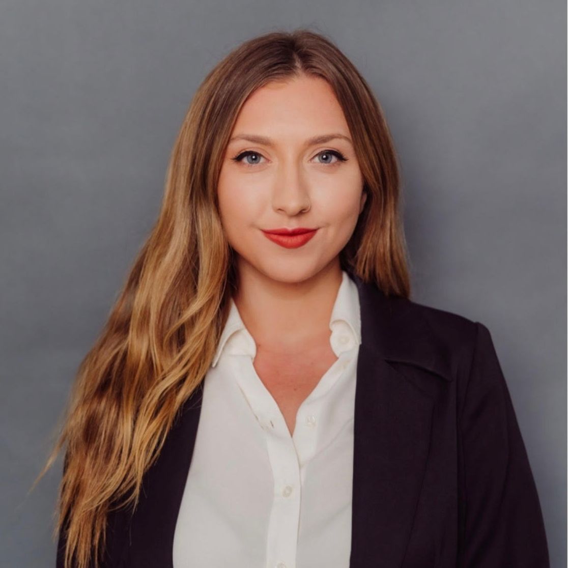 Headshot Lindsay Poole